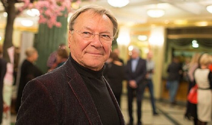 Сергей Каюмович Шакуров - советский и российский актёр театра и кино, телеведущий. 
