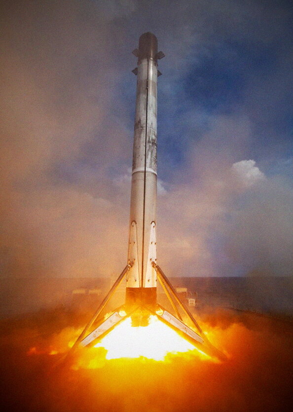 Посадка  ступени РН Falcon 9 на плавучую платформу в рамках миссии GPS III. Источник фото: сайт, spacex.com