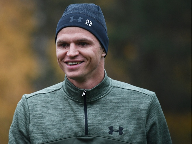 Дмитрий Тарасов выдумывает шутку (или уже придумал)