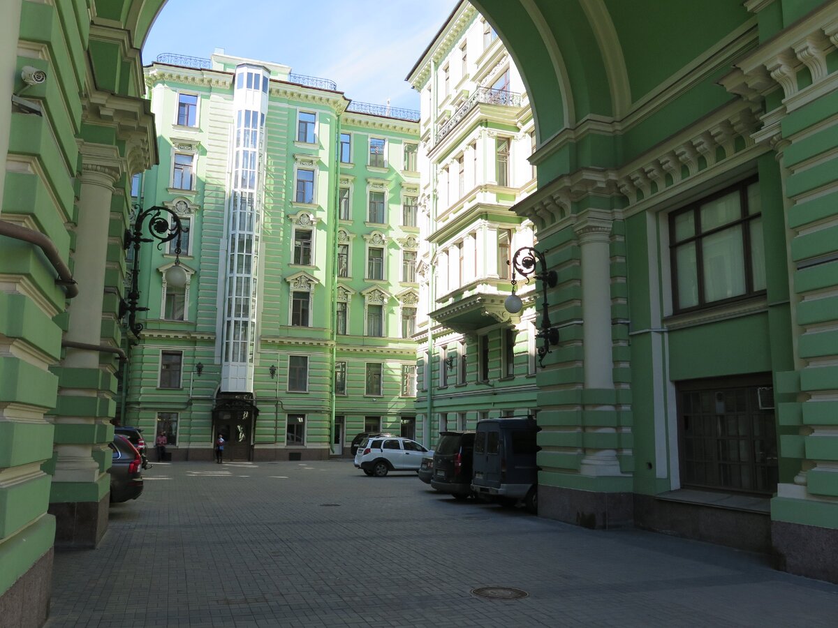 Санкт-Петербург, Кирочная ул., д. 32-34. Доходный дом А. В. Ратькова-Рожнова