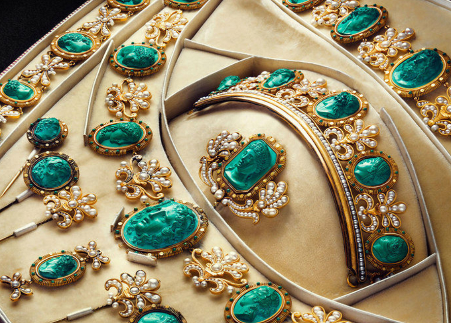 Малахитовая парюра императрицы Жозефины, 1800-е, дом Шомэ. (с) https://www.chaumet.com/en/josephine 