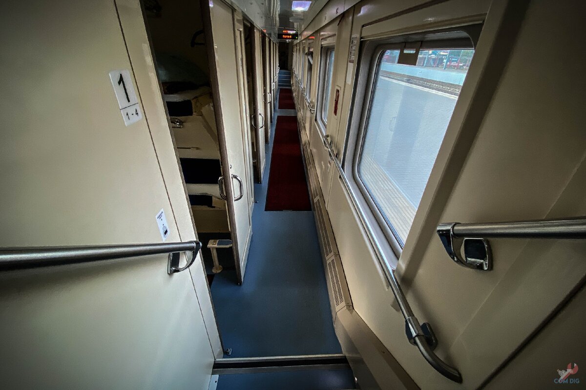 Внутри двухэтажного вагона (Первый этаж).
