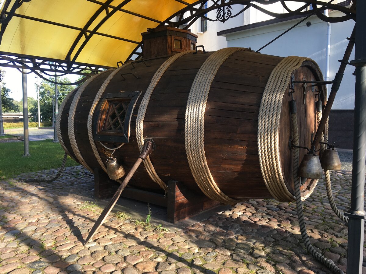 «Потаённое судно», памятник в Сестрорецке. Фото автора.