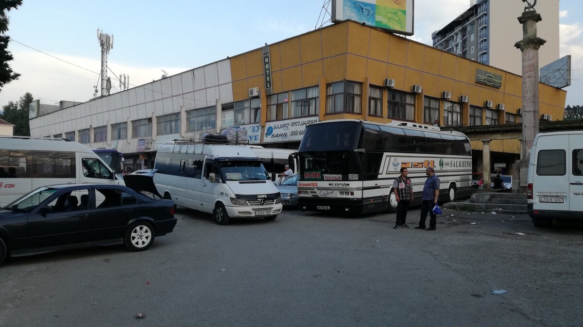 Старый автовокзал Батуми - туристов здесь практически не бывает