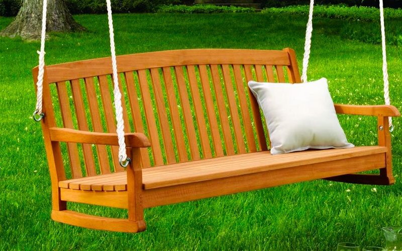 Садовые качели: разновидности, критерии выбора и комфортные мелочи