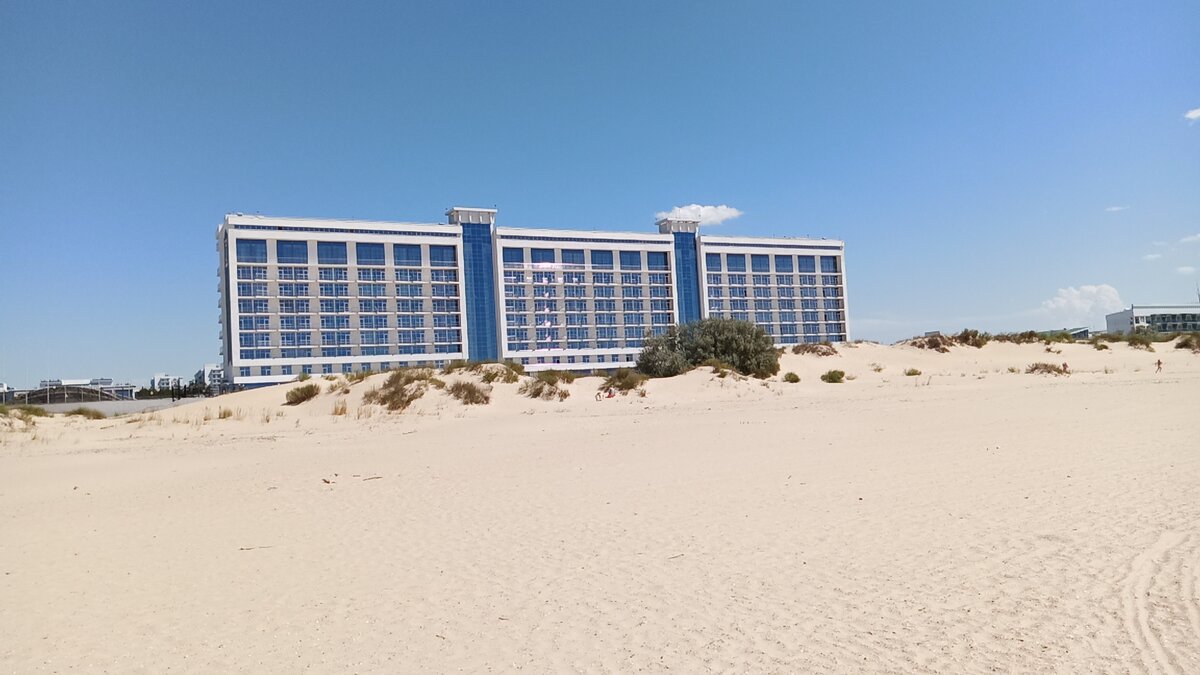 Кругом шикарные отели. Фото автора.
