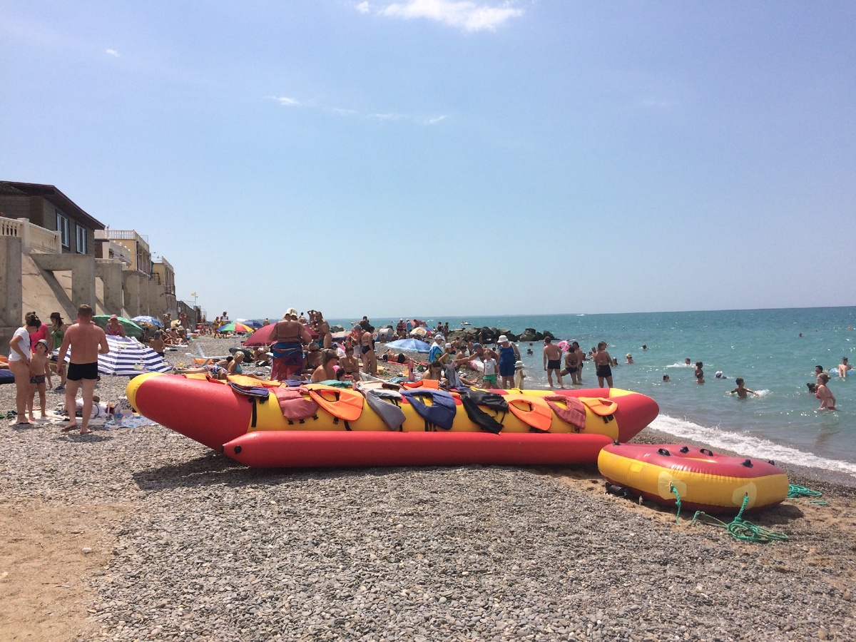 Банан на пляже