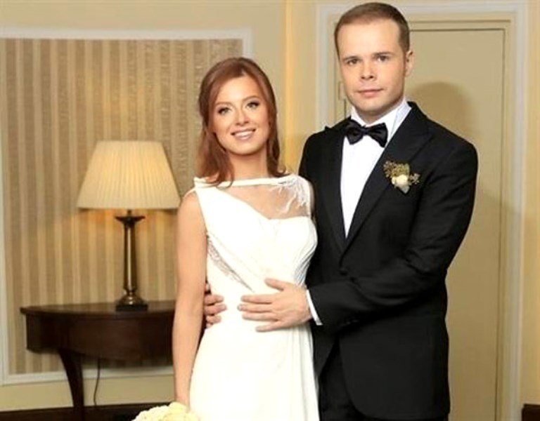 На фото: Юлия Савичева и Александр Аршинов
Источник фото: Ева.ру