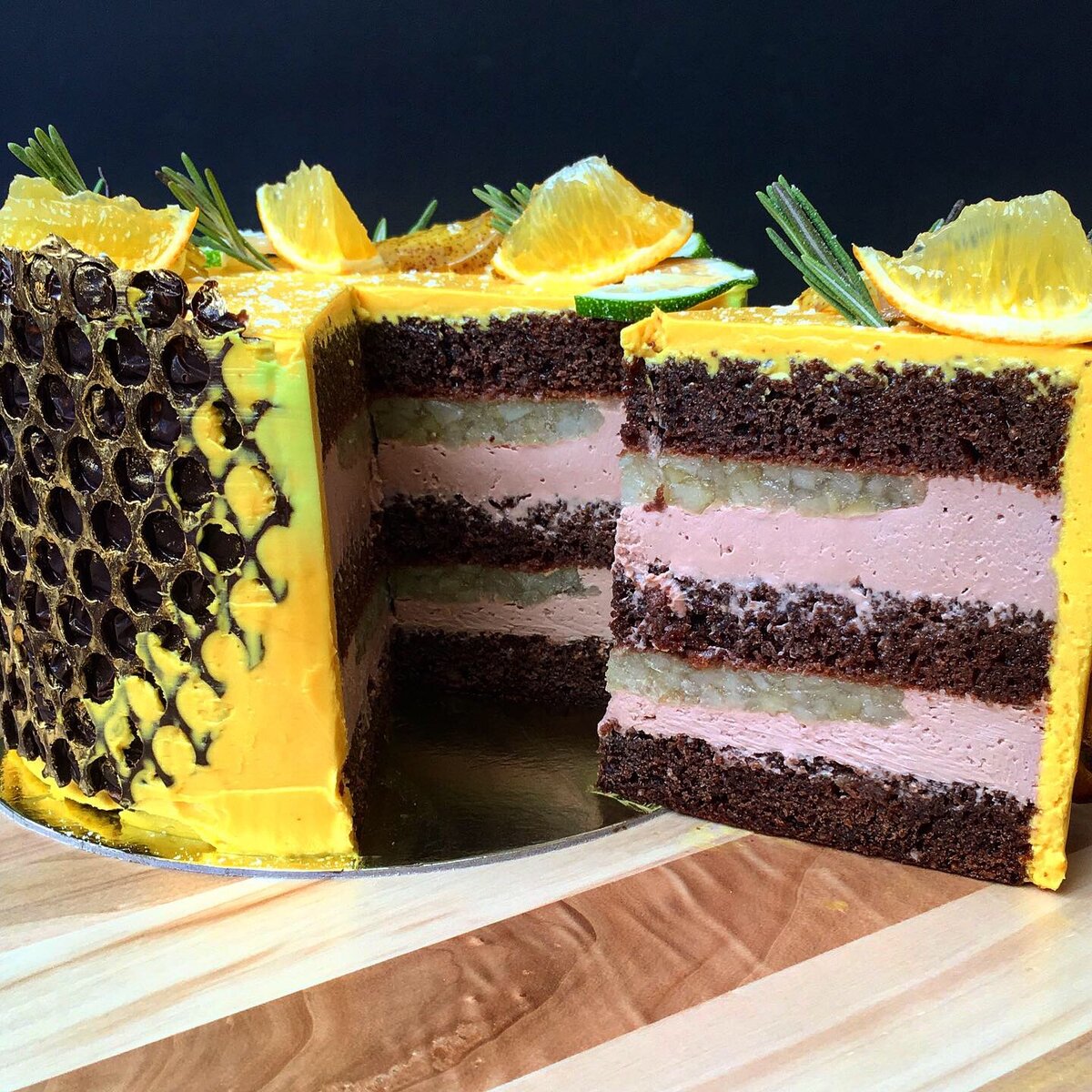 Торт с прослойкой из шоколадно-сливочного крема