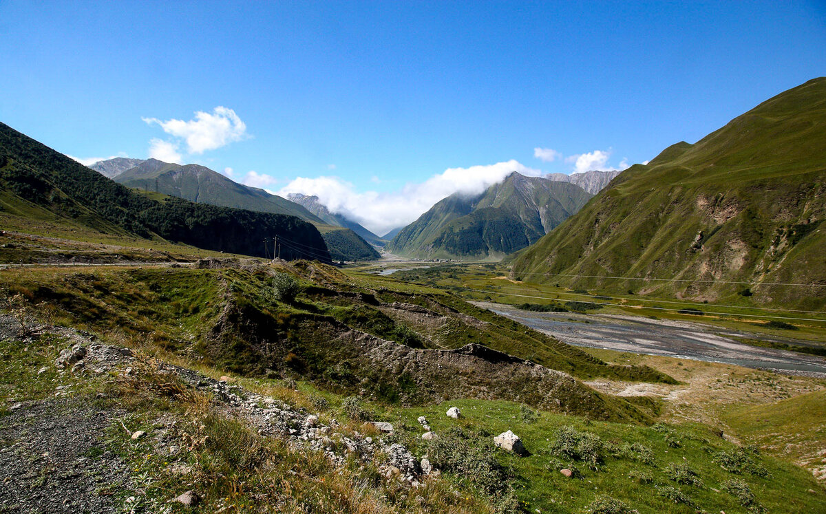 Виды Военно-Грузинской дороги. Виднеется село Алмасиани.