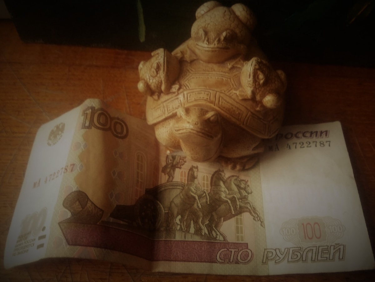 Говорят, что жабы способствуют обогащению. Может быть лучшая инвестиция - выдавать по сотне жабкам, а дальше они сами справятся?