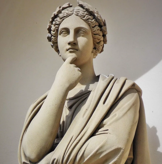 Древнегреческая статуя с руками - большая редкость. Приходит жена к Архимеду и говорит - Архимедушка, а  я научилась корни извлекать!  И с гордостью показала пучок только что выдернутый из древнегреческой почвы пучок морковки