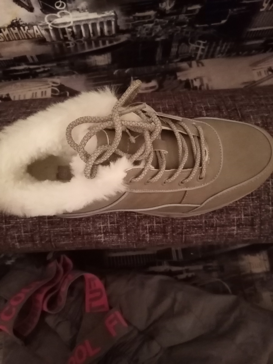 Ботинки и штаны - почти 4 тысячи рублей