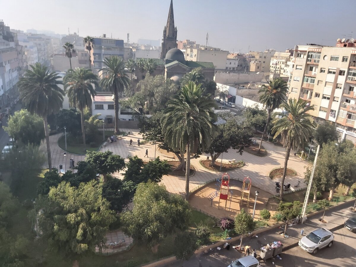 Сверху выглядит как скриншот из игры Tropico