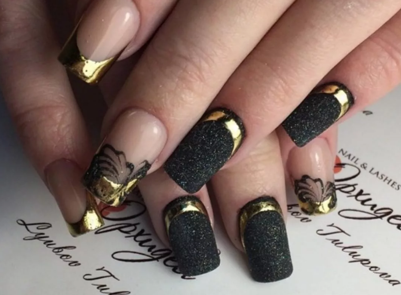 50 Jaw-Dropping Designs for Black and Gold Nails That Will Make You Gasp Black g