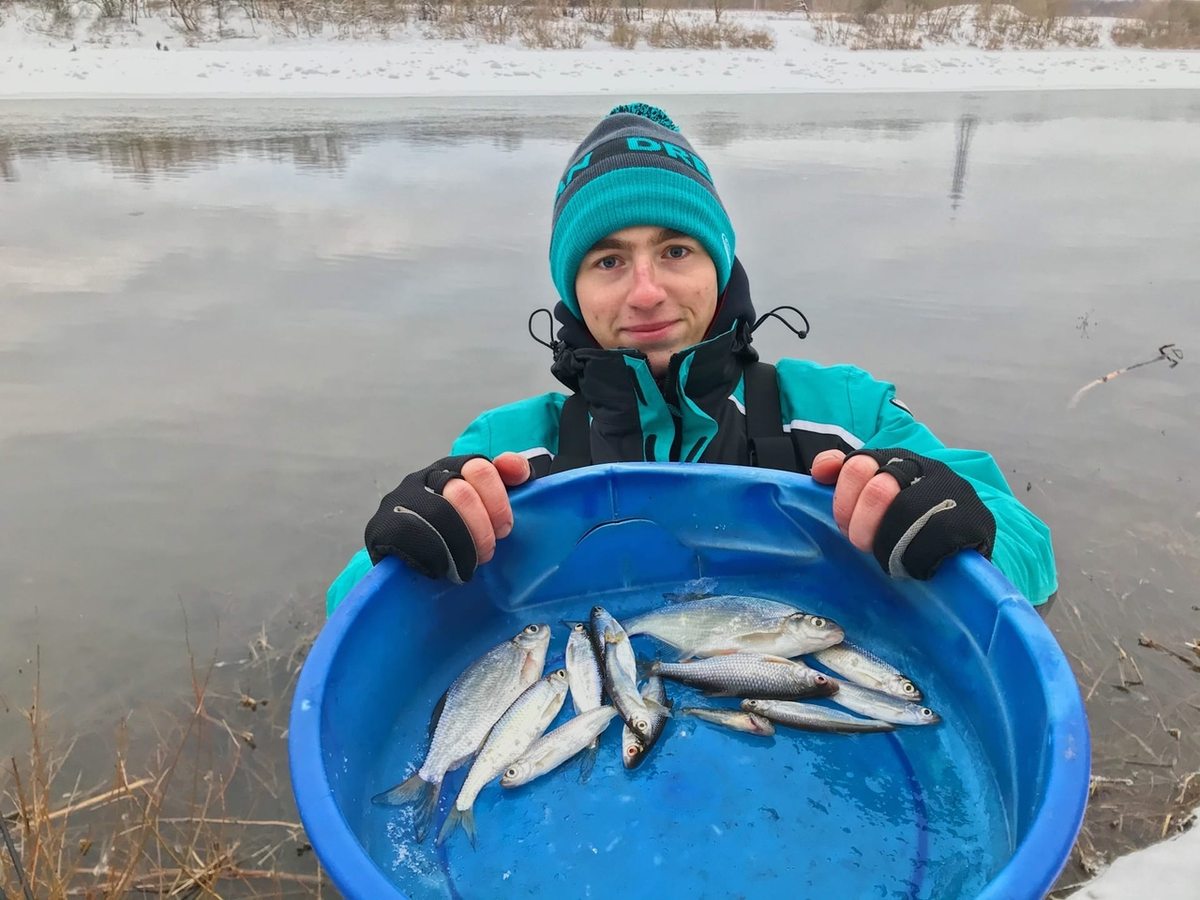 Рыбалка в городе Хабаровске. Рыбалка в городе находка. Пруд теплый Сорск. Пруд тепленький Самара.