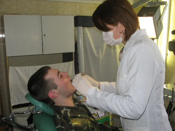 Военная часть врач. Стоматолог в военном госпитале.