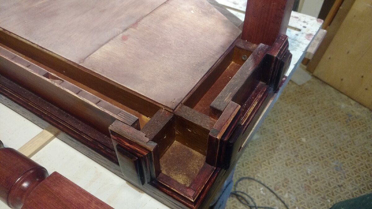 Сюда вставляется ножка