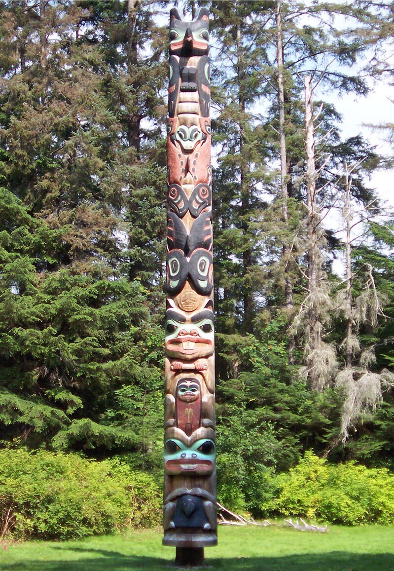 Тотемный столб индейцев-киксади в Национальном парке Ситка.