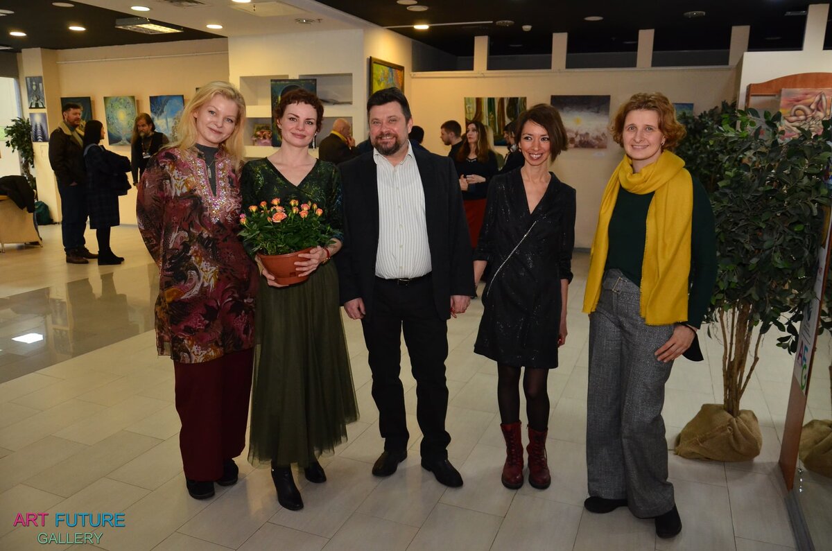 С цветами Екатерина Мещеринова