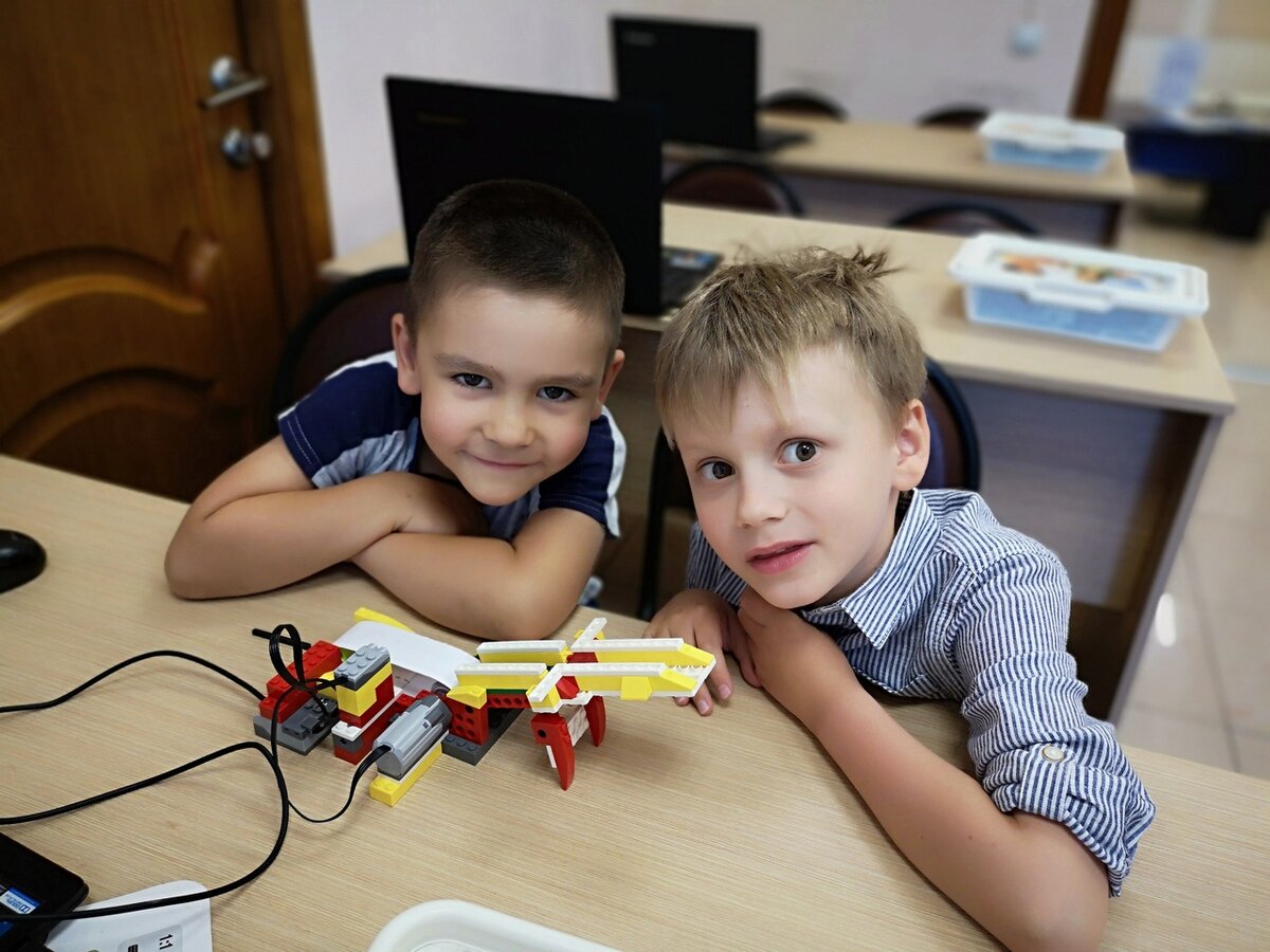 Игры монтессори для детей 3-4 лет. Дети играют. Компан площадки для детей. Игры монтессори для детей 1-2 года. Школа жизненных навыков.