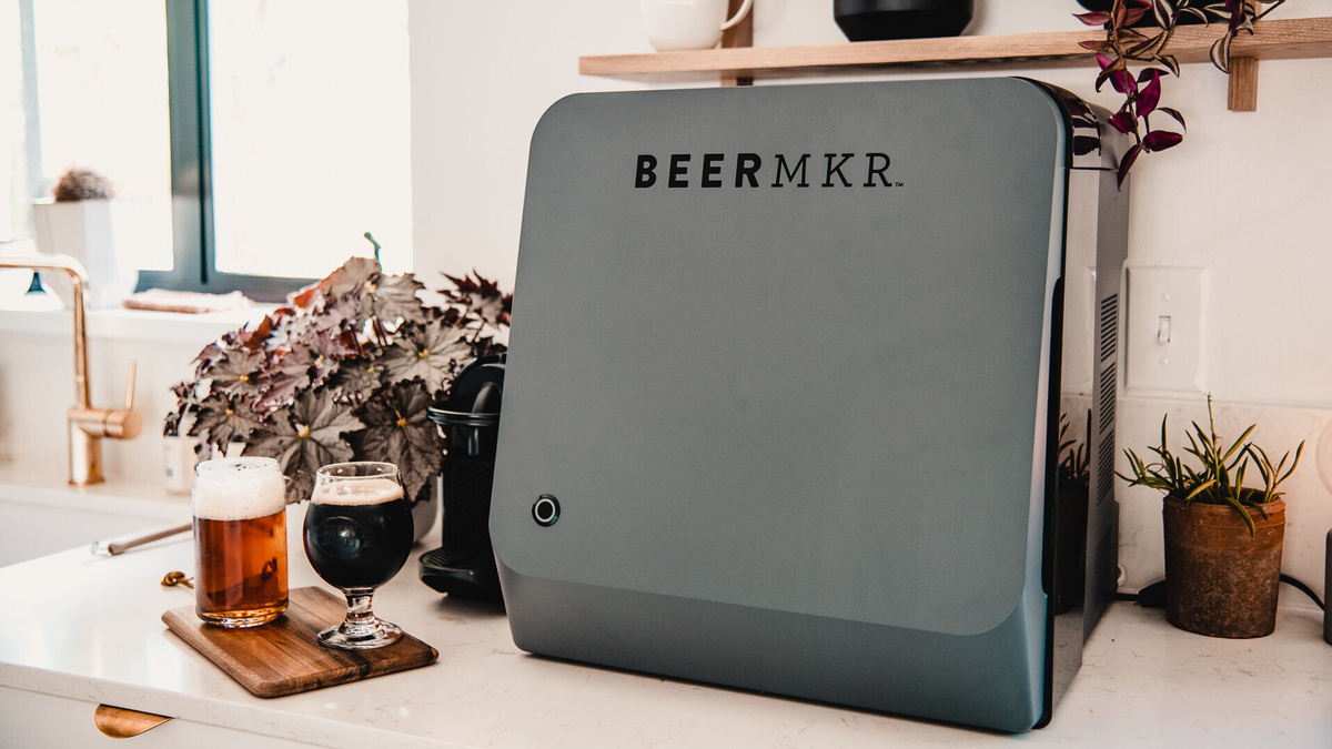 1.Beermkr — робот для приготовления пива
- автоматизирует пивоварение и ферментацию;
- требует всего 10 минут для запуска;
- готовый напиток за 10–12 дней;