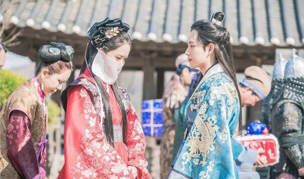 Кадр из дорамы "Любовь короля"