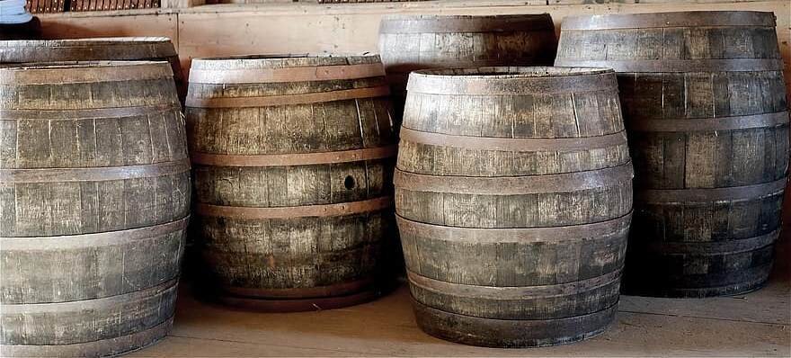 Дубовые бочки.