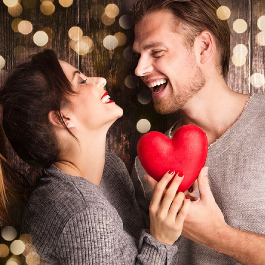 Влюбиться с первого взгляда. Мужчина и женщина на природе. День влюбленных афиша. Мужчина и женщина. Программы влюбленных.