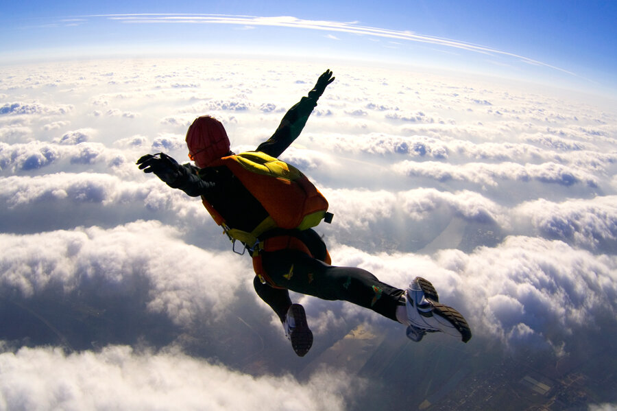 Are flying high. Человек кайфует от экстремального туризма. Кайф. Кайф фото. Жить в кайф прыжок.