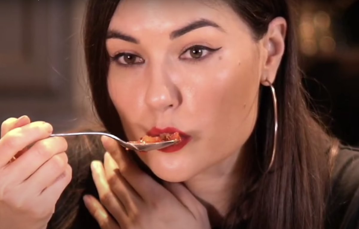 Борщ удался, считает Саша. Источник фото: YouTube