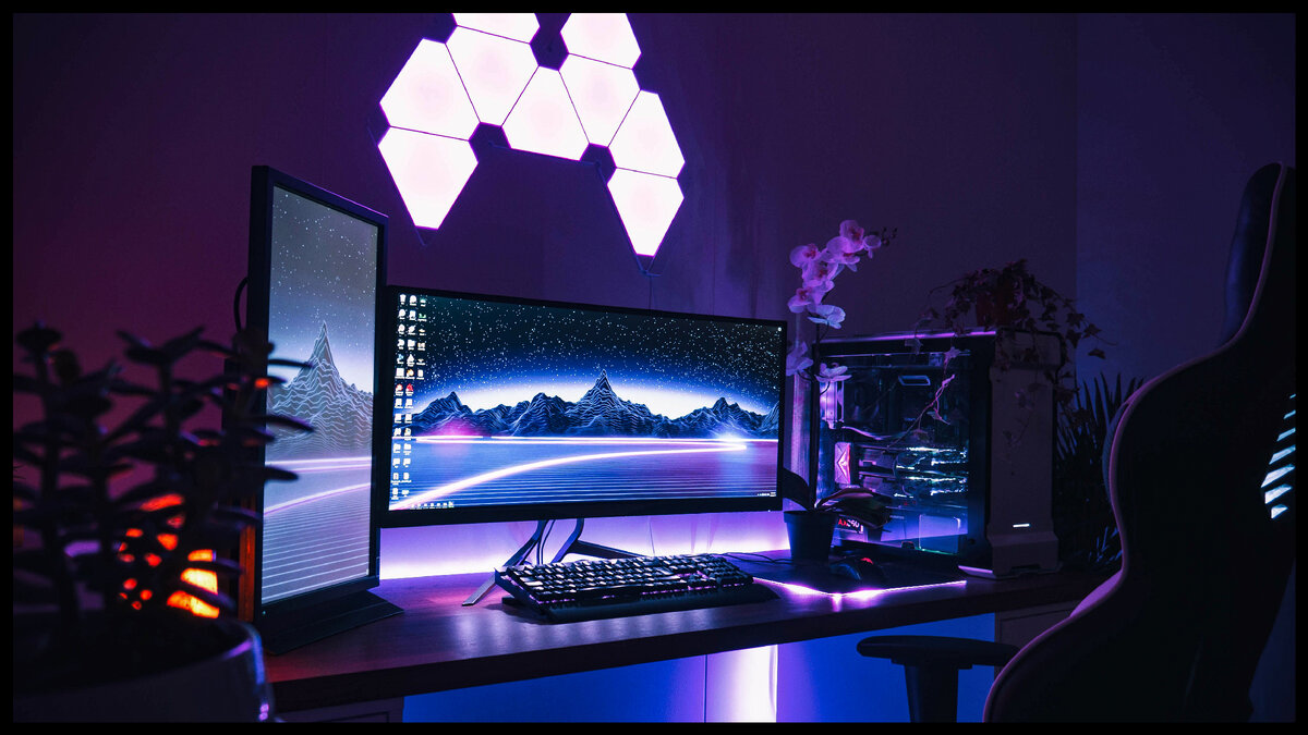 Code home. Геймерская комната. Тёмная комната с компьютером. Компьютерный стол геймерский Эстетика. Неоновая комната геймерская.