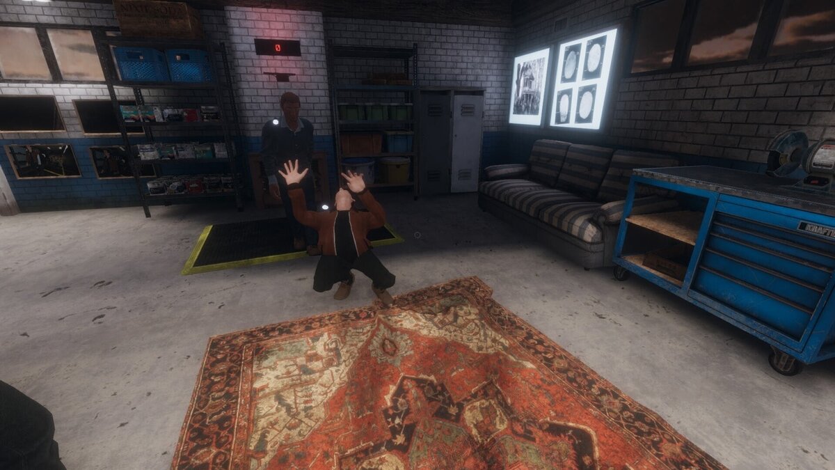 Хоть графика и не самая шикарная, но страшно по-настоящему, игра цепляет своей атмосферой