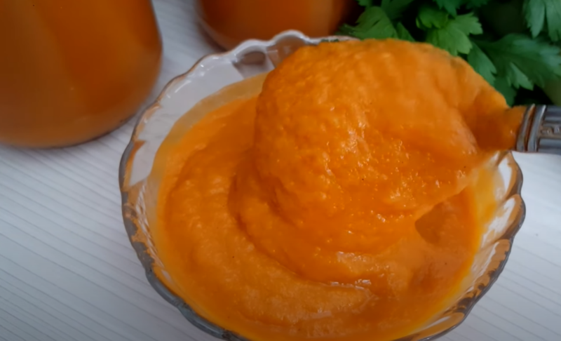 Икра кабачковая на зиму самая вкусная блендером. Кабачковая икра блендером на зиму. Кабачковая икра без заморочек на зиму. Кабачковая икра через блендер на зиму. Кабачковая икра блендером рецепт.