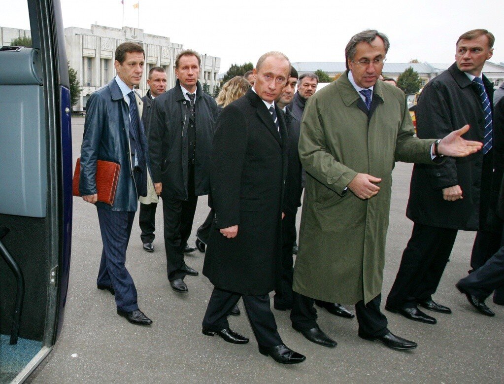 Путин в Ярославле, 2006 год. Зиничев — второй слева. Фото — Владимир Смирнов/ТАСС. Взято из материалов издания Новый Калининград.