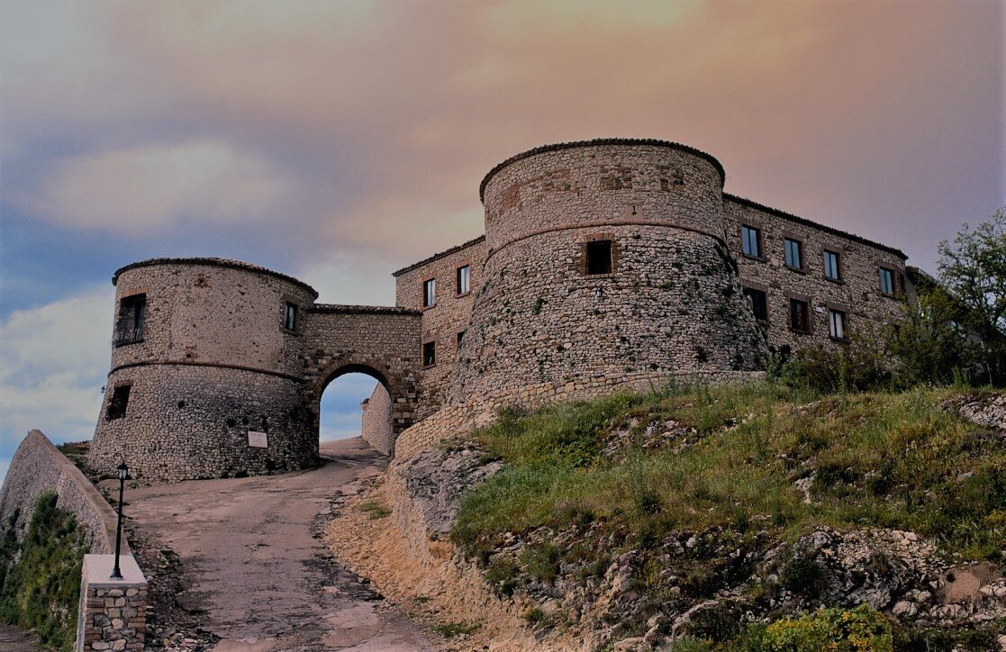 Замок Монтебелло