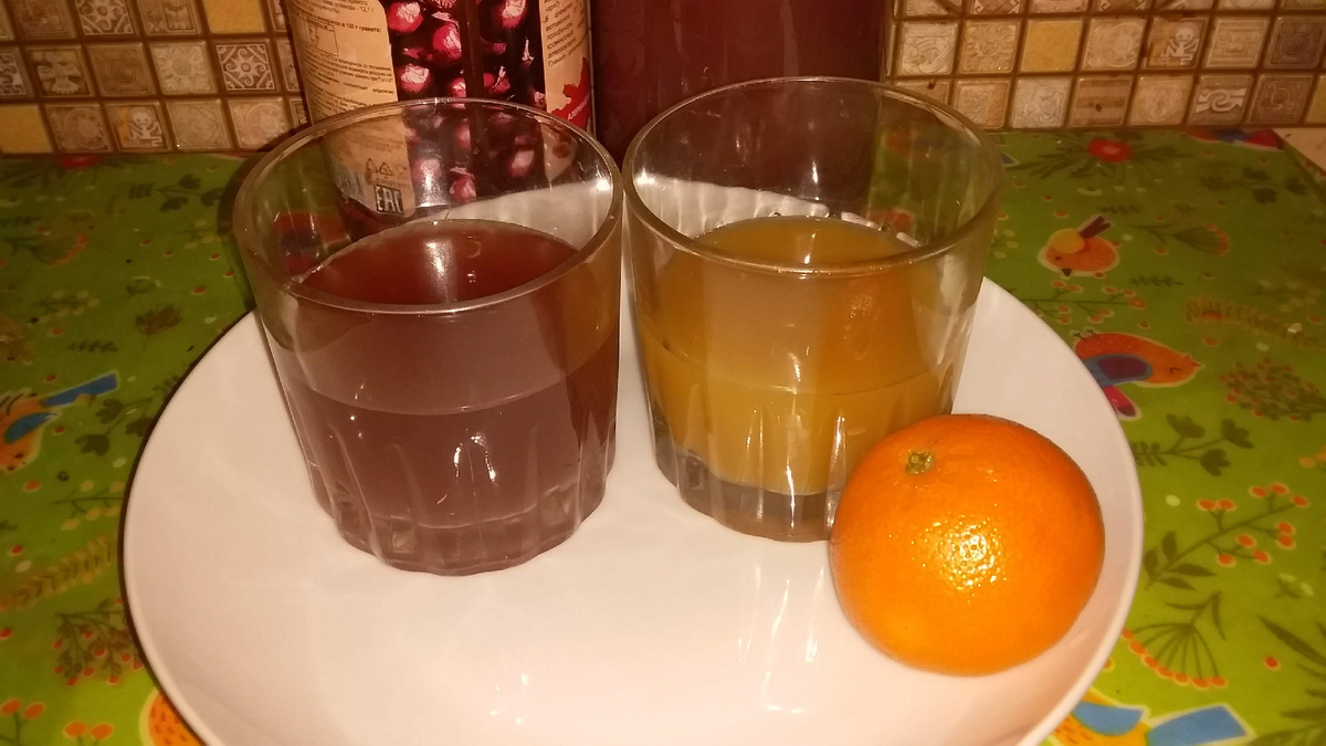 Листайте фото - здесь частично представлены мои разнообразные уксусы, которые уже готовы и которые ещё в процессе вызревания