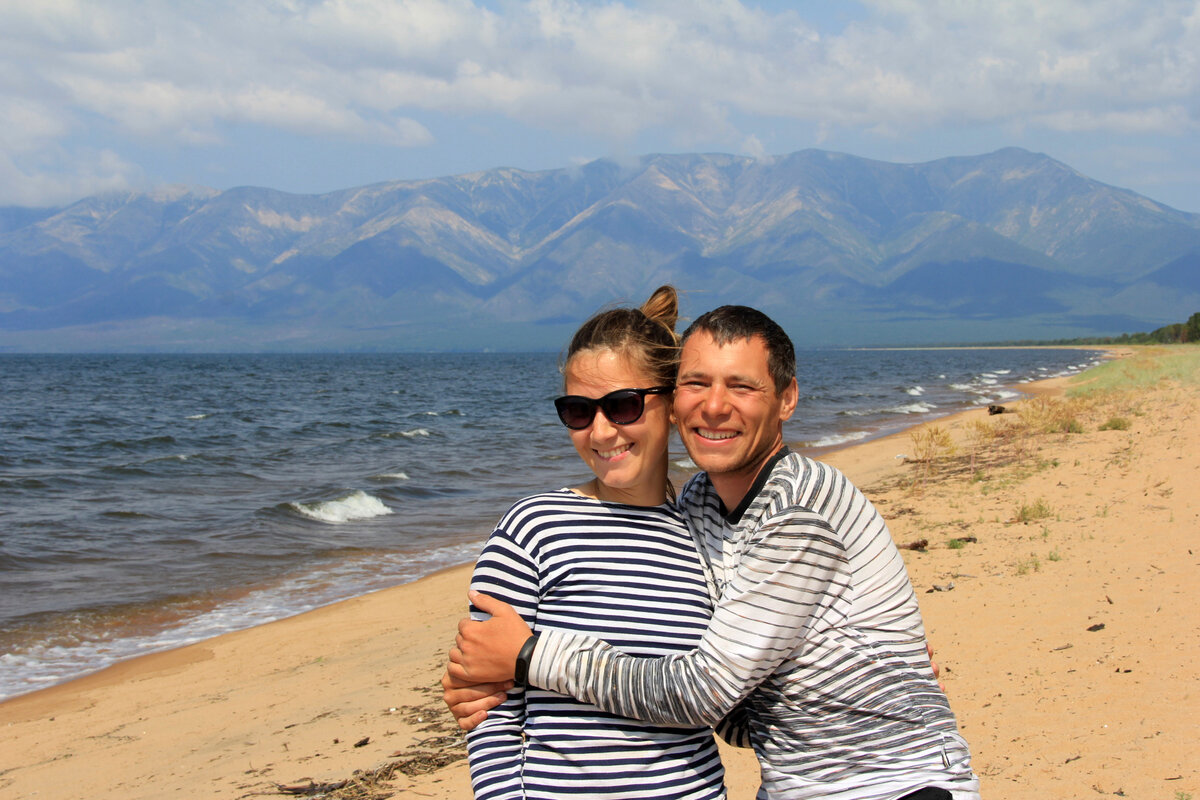Это я и Алексей на берегу Баргузинского залива Байкала, Бурятия. Все фото из архива автора