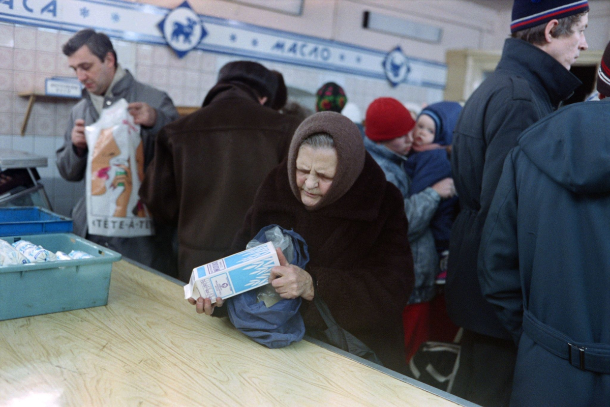 11 декабря 1990 года. 90-Е годы в России. 90-Е годы в России фото. Россия в 90-е. Минск 90-ые годы.