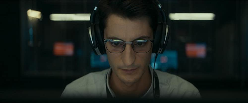 Кадр из фильма Boîte noire. Режиссер: Ян Гозлан. Оператор: Пьер Коттро. Производство: 2425 Films, BE TV, Canal+ [fr], Cinémage 14, Cofinova 16, Compagnie Cinématographique, La, France 2 Cinéma, France Télévision, Indéfilms 8, OCS, Panache Productions, Procirep, Proximus, Sacem, SG Image 2018, Studio Canal, VOO, Wy Productions. Показ в России: Про:взгляд 