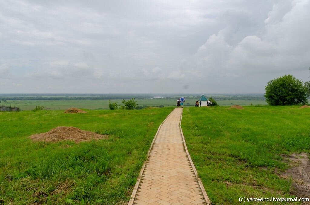 Константиново, желтая дорожка