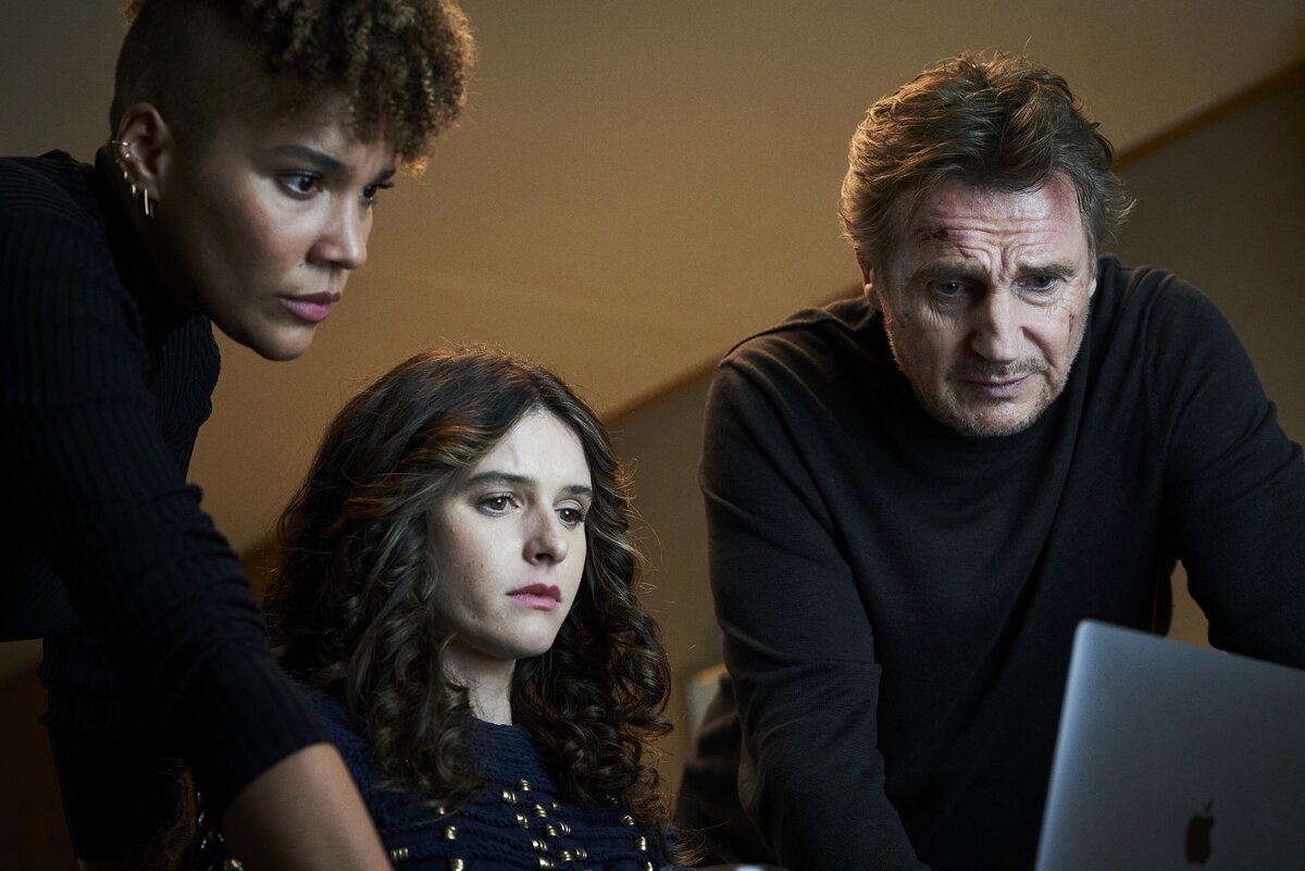 Журналисты помогают раскрыть хитрости спецслужб. Кадр из к/ф «Игра теней».