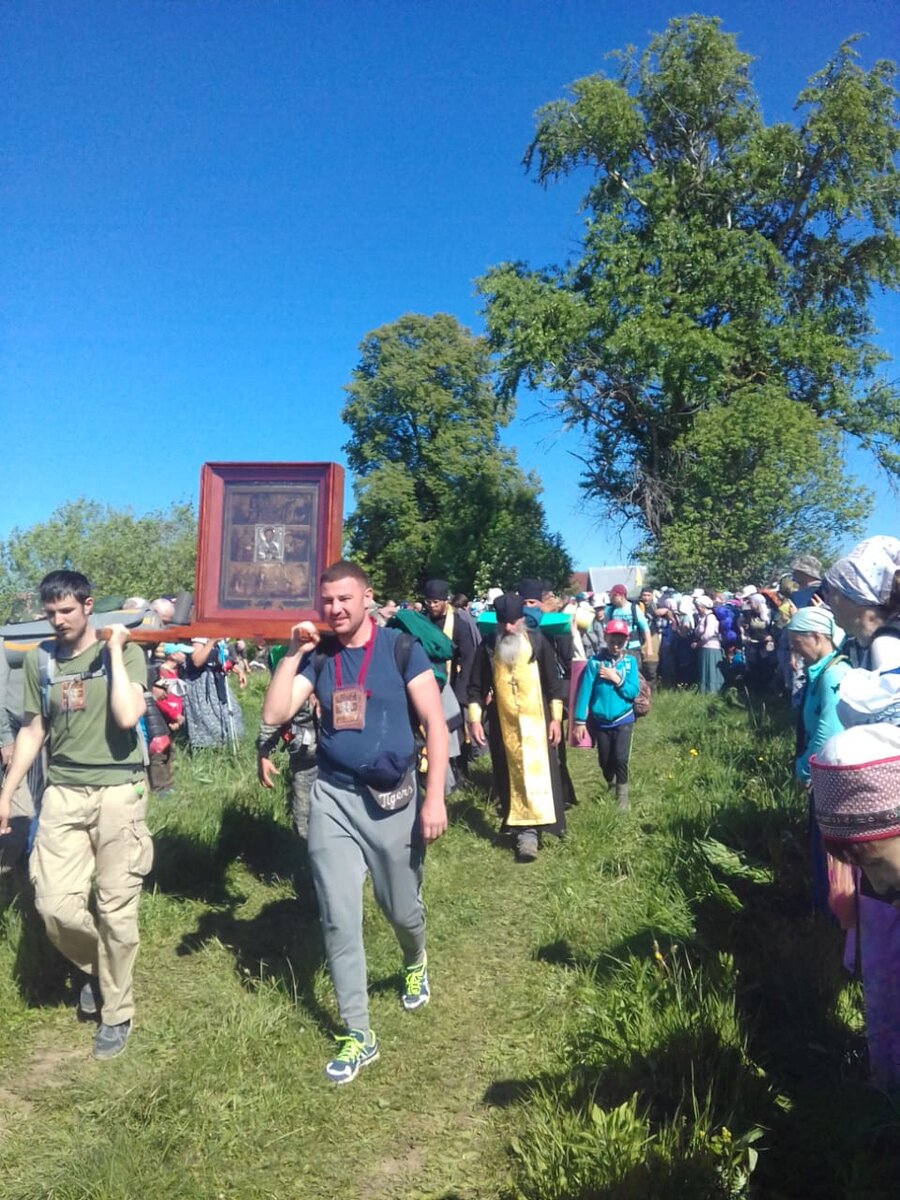 С чудотворной иконой