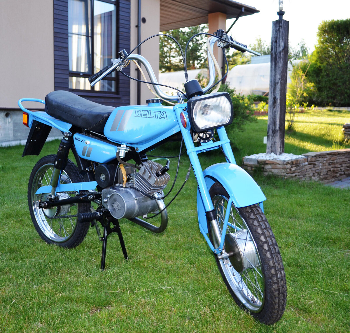 Fotoristicniy Moped