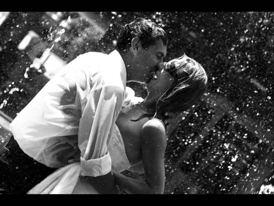 Поцелуй под дождем картинки. Страсть под. Поцелуй под душем. Страсть под. Влюбленные в душе.