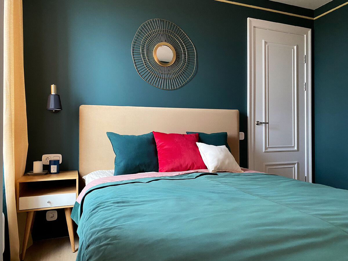 Проект дизайн-студии ONE LINE. Кровать и текстиль - DAMOSCA, Тумбочка - Lulu Space. 