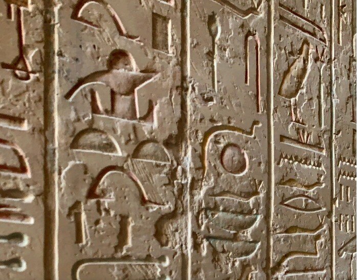 Фрагмент стены одной из Великих пирамид.