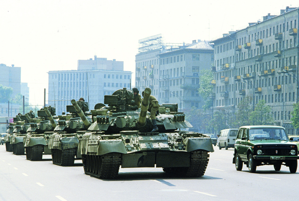 1991. Танки в Москве в 1991 году. Августовский путч 1991. Августовский путч танки. Танки ГКЧП В Москве 1991