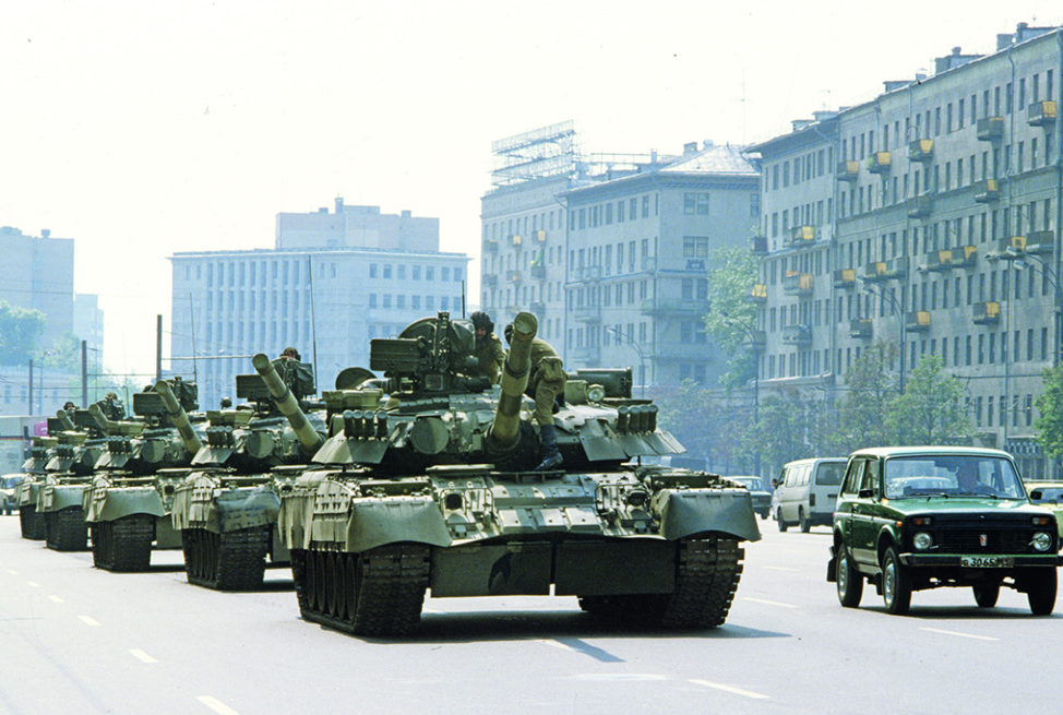 Танки в Москве в 1991 году. Августовский путч 1991. Августовский путч танки. Танки ГКЧП В Москве 1991.