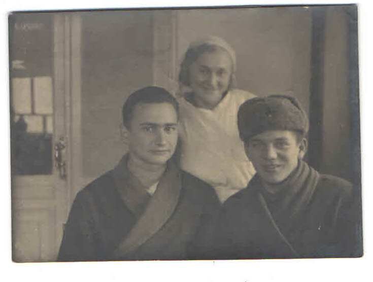 Иосиф Хайтин слева. В Эвакогоспитале в июне 1942 года. г. Пятигорск.